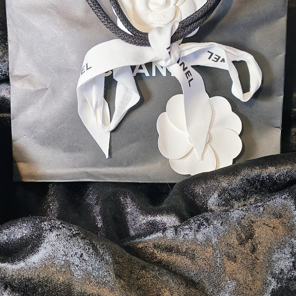 Elegant Chanel Pearl and Crystal Bracelet With Box And Gift Bag - Picture 2 of 12